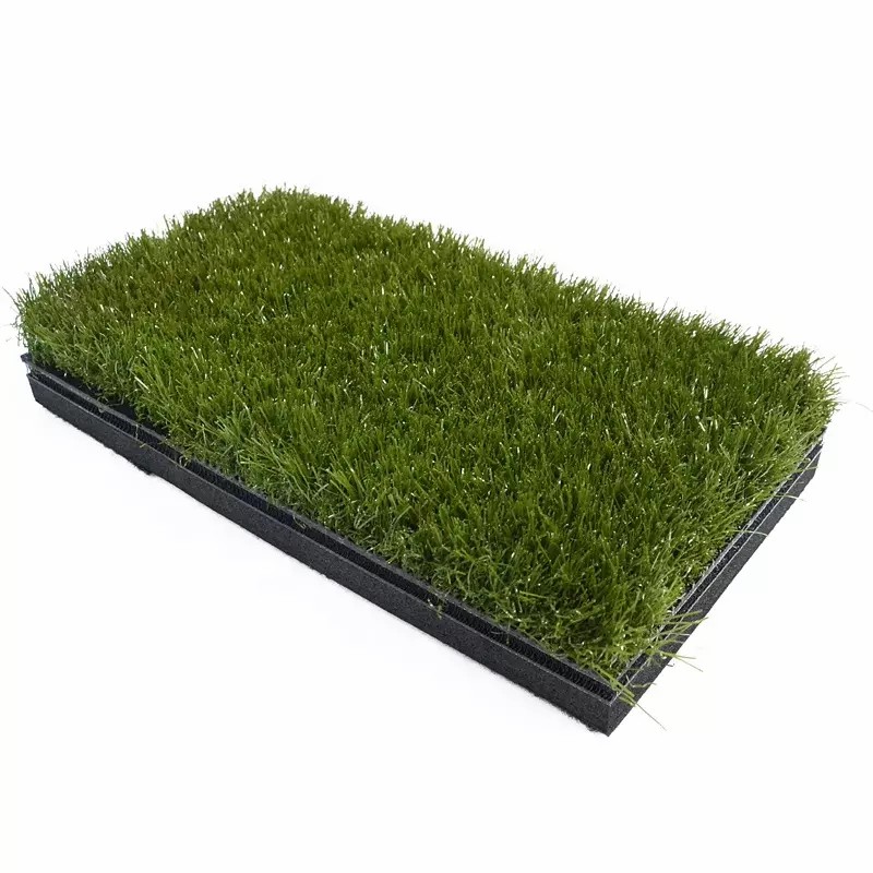 Tri-Turf Golf che colpisce il tappeto